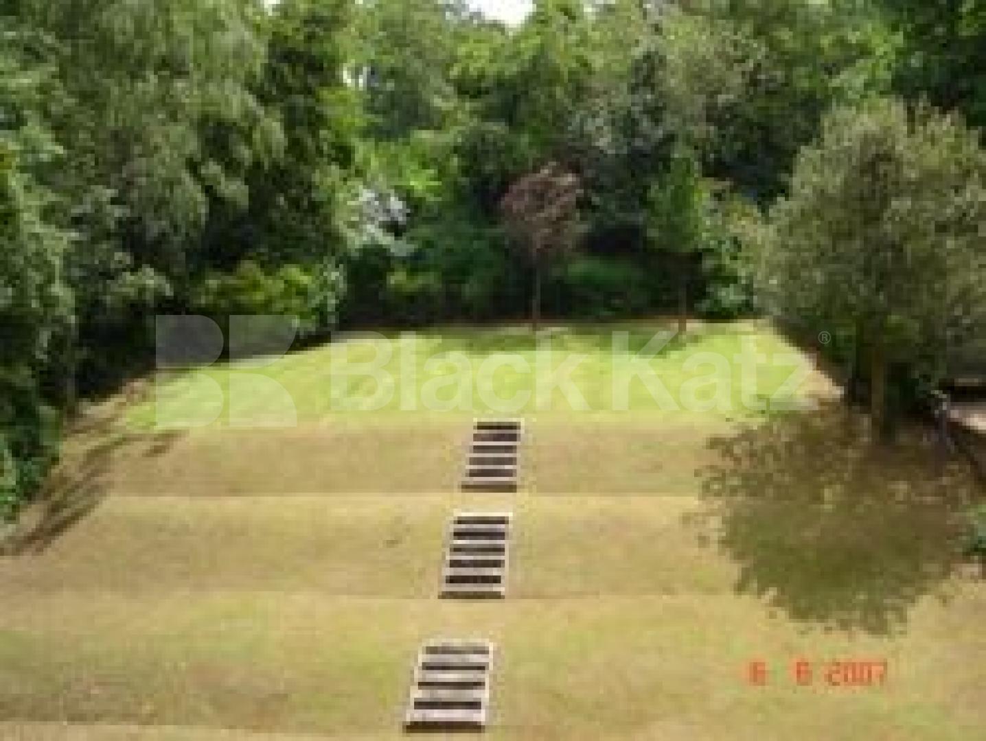 			AMAZING LOCATION!!!, 2 Bedroom, 1 bath, 1 reception Apartment			 Cresent Road, CROUCH END N8